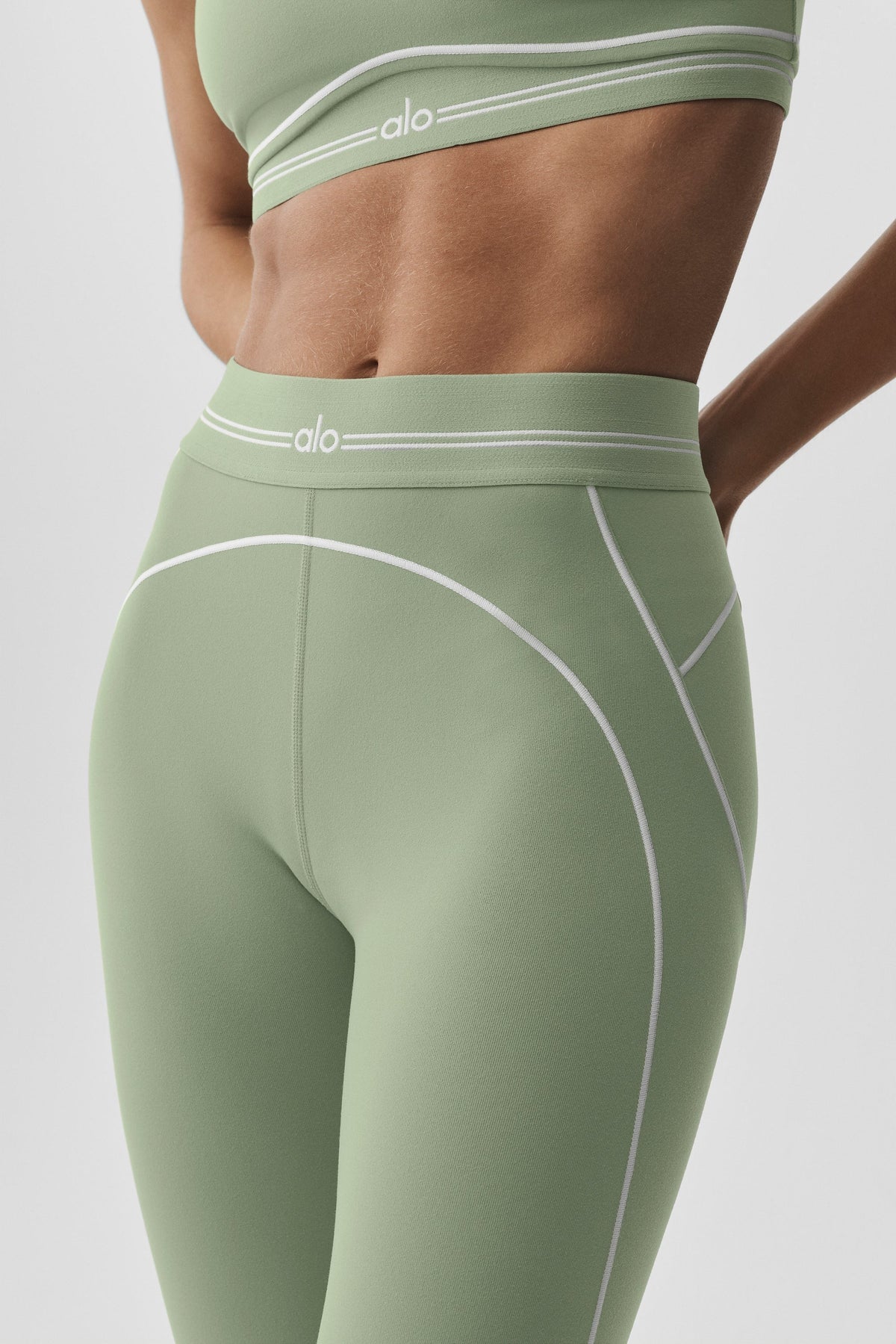 Airbrush High-Waist 7/8 Heart Throb Legging - Dune Grass/White